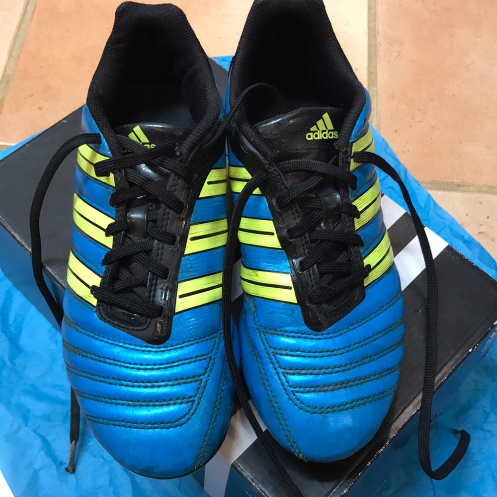 Adidas size 5 soccer cleats